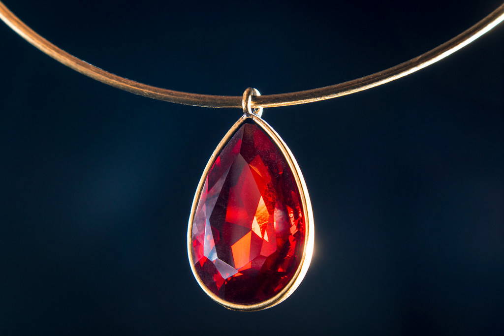 Gemstone pendant necklace